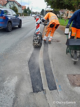 Asfaltiranje za robnikom - Ljubljanska cesta (1)